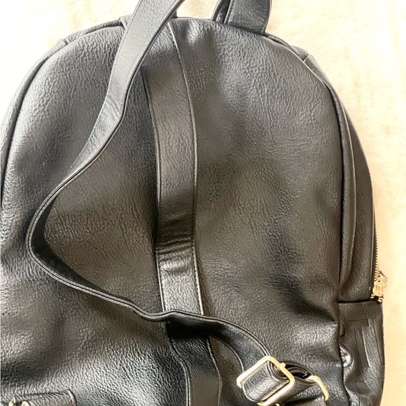 STEVE MADDEN LOGO BACKPACK BLACK w/Gold tone hardware Adjustable Straps - Picture 12 of 16